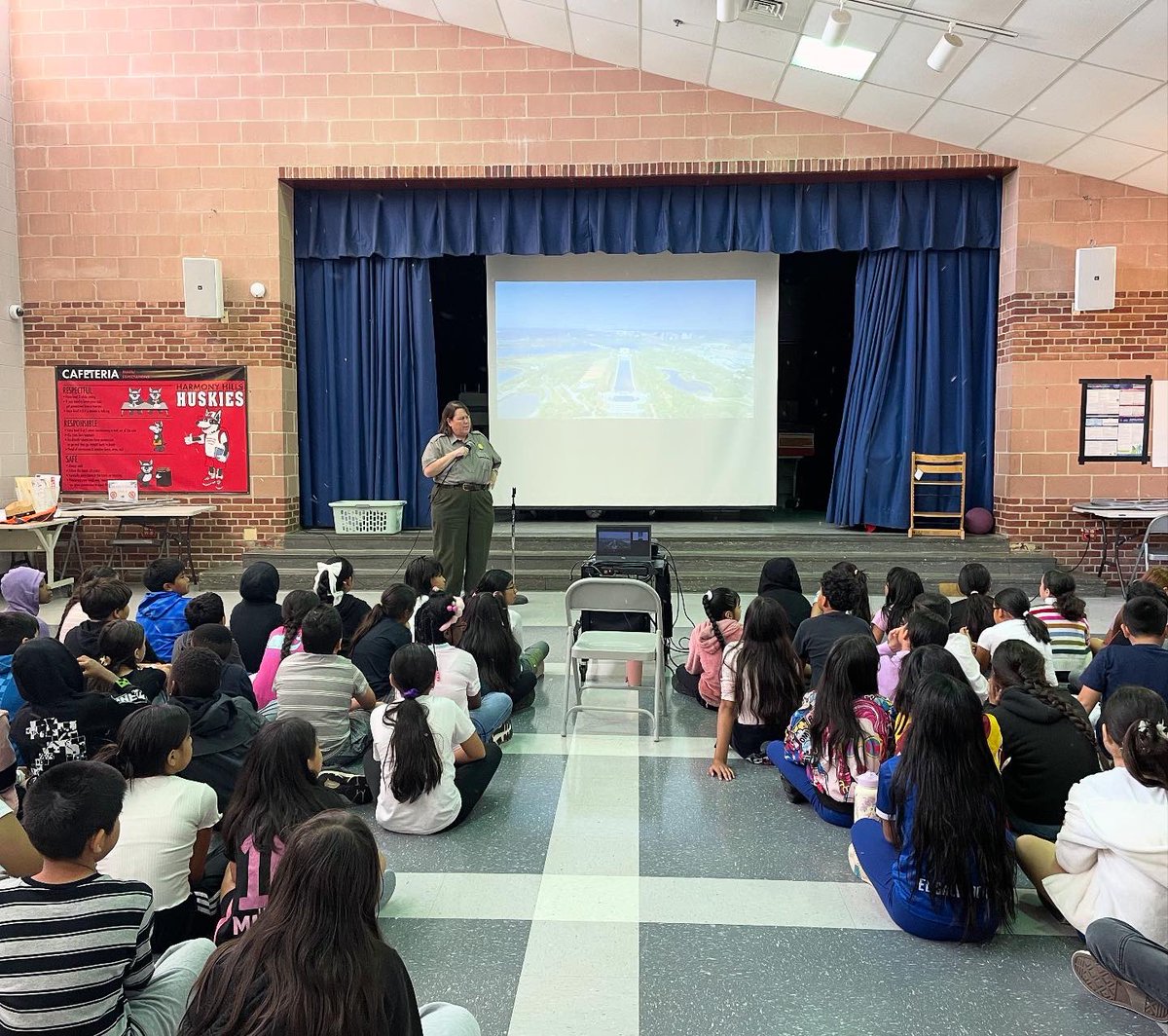 GloriaJCSL's tweet image. Today our 4th grade @HHESHUSKIES got a visit and #FindYourPark passes to explore the @_NatParkService parks for free for a year from Ranger Jen from the @NationalMallNPS #EveryKidOutdoors
@CSconnect_MCPS