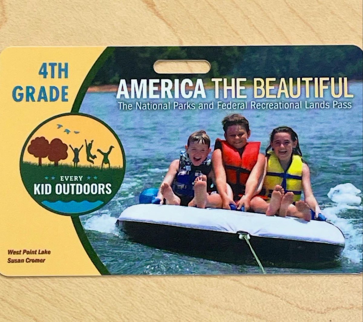 GloriaJCSL's tweet image. Today our 4th grade @HHESHUSKIES got a visit and #FindYourPark passes to explore the @_NatParkService parks for free for a year from Ranger Jen from the @NationalMallNPS #EveryKidOutdoors
@CSconnect_MCPS