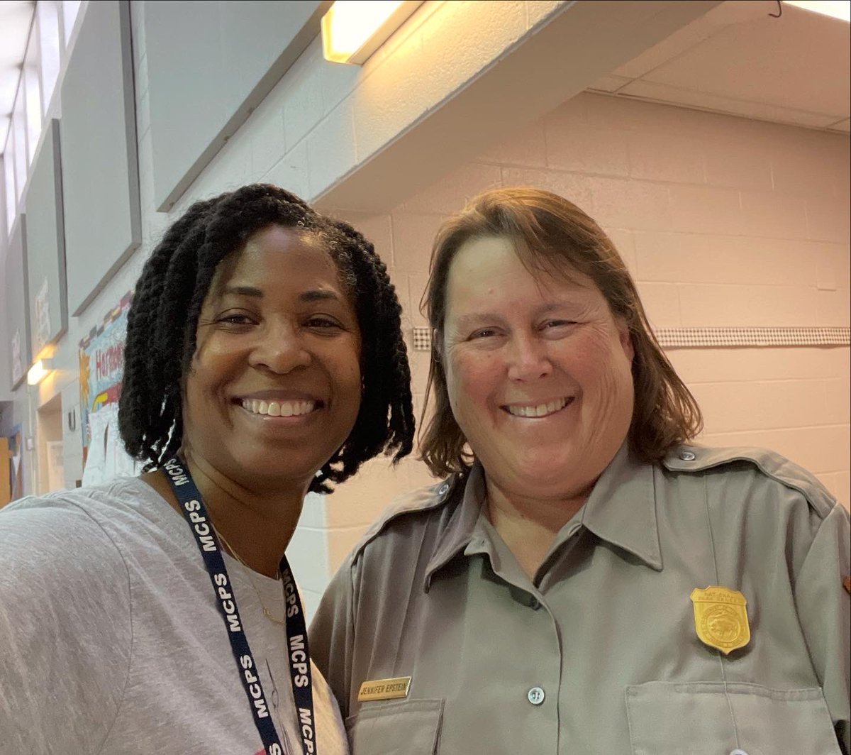 GloriaJCSL's tweet image. Today our 4th grade @HHESHUSKIES got a visit and #FindYourPark passes to explore the @_NatParkService parks for free for a year from Ranger Jen from the @NationalMallNPS #EveryKidOutdoors
@CSconnect_MCPS