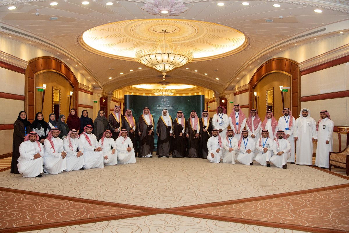 makkahregion's tweet image. #صورة
نائب أمير منطقة مكة المكرمة نائب رئيس مجلس هيئة تطوير المنطقة
الأمير #سعود_بن_مشعل_بن_عبدالعزيز
مع منسوبي الهيئة