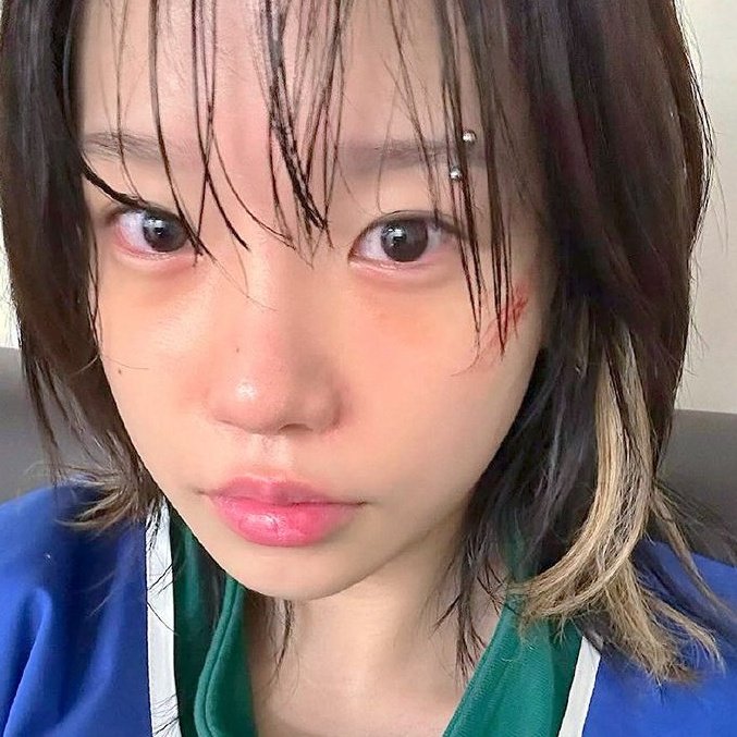 kimjunhee23's tweet photo. My hair looks really messy today. I should fix them soon https://t.co/r1psoQhZsX