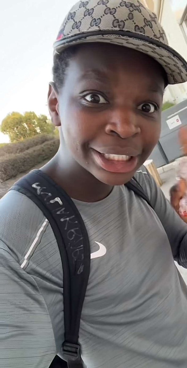 rayane420_'s tweet photo. @_Iceeeberg Venir jusqu'à villepinte sans passer me salem et preferer alors voir une hlel https://t.co/dAQtTFZjuS