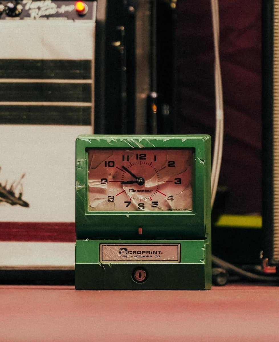 aGhostwithyou's tweet photo. Because a broken clock is right twice a day??? #mcrlore #mcr https://t.co/Ii1UYqvAoq
