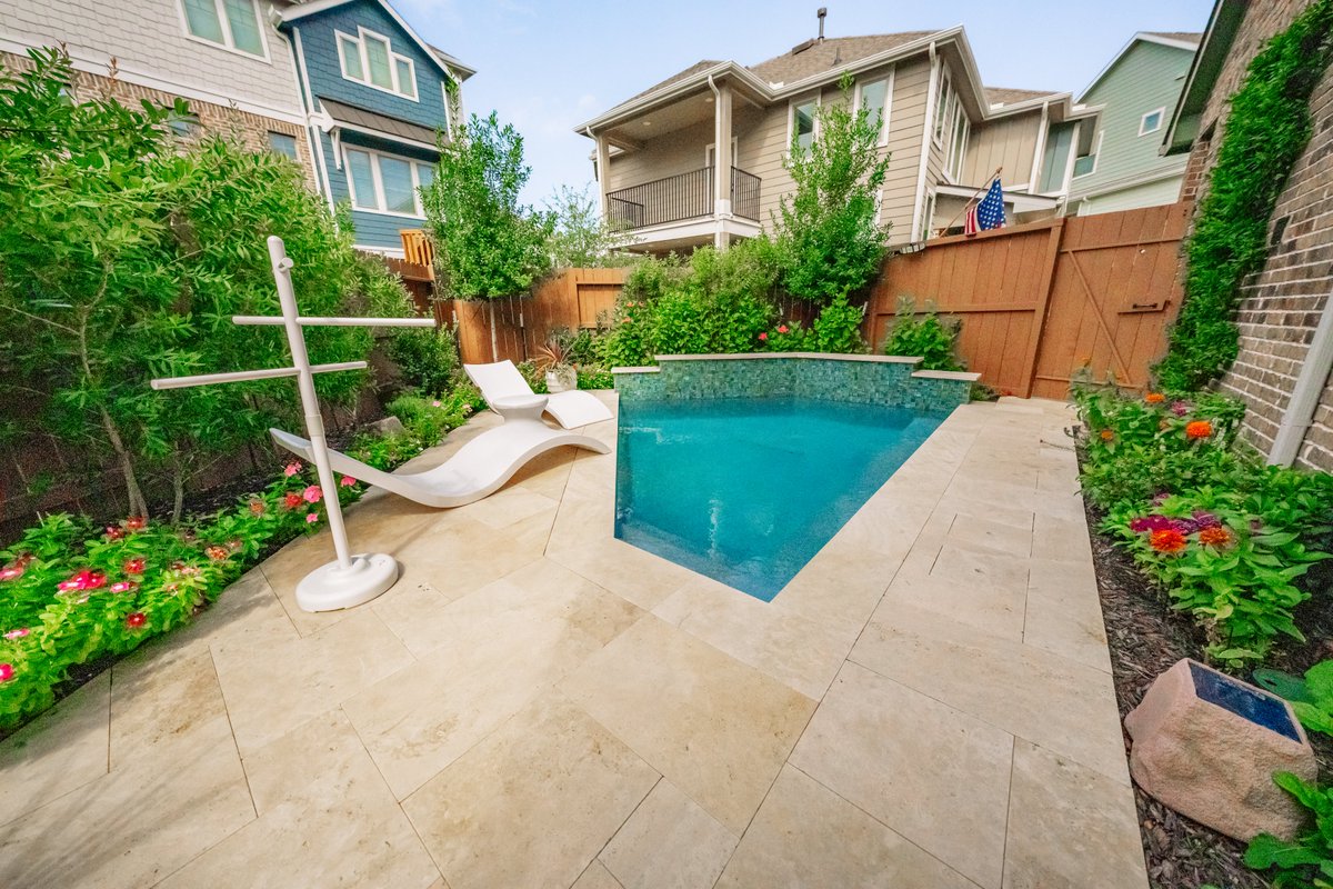 PlatinumPools's tweet image. Say goodbye to summer, hello to cozy September swims! A gas heater keeps the water perfectly comfortable, even as the weather cools.

#poolheater #fallpool #comfort #modernpool #pooldesign