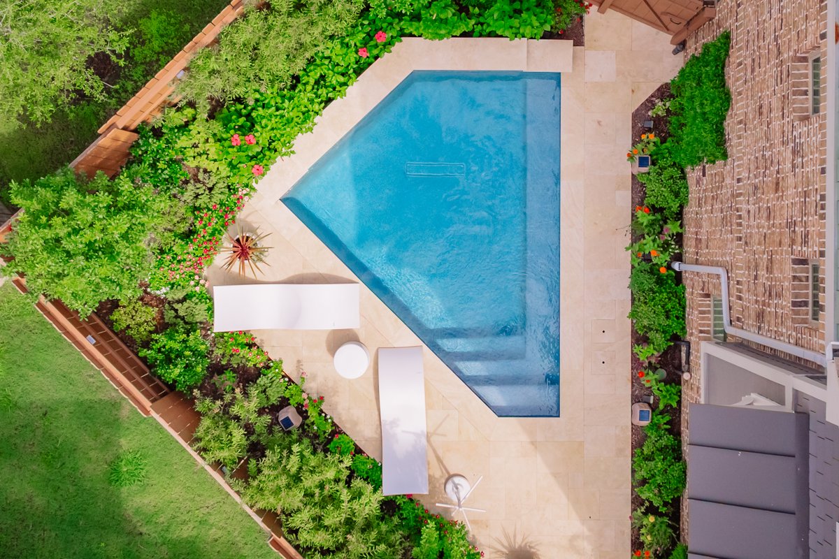 PlatinumPools's tweet image. Say goodbye to summer, hello to cozy September swims! A gas heater keeps the water perfectly comfortable, even as the weather cools.

#poolheater #fallpool #comfort #modernpool #pooldesign