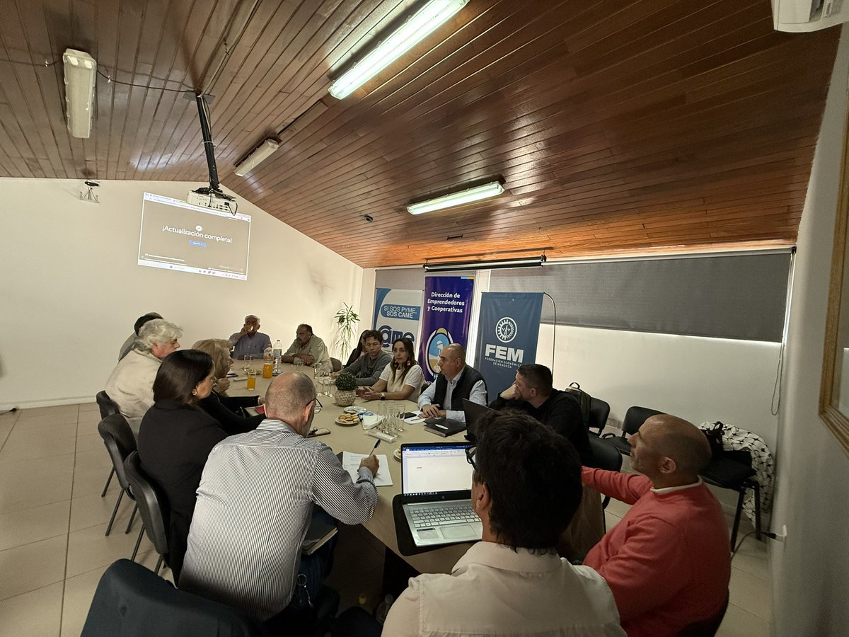 Presentación de nuevas líneas de financiamiento para emprendedores y cooperativas

El Ministerio de Producción, a través de la Dirección de Emprendedores y Cooperativas, participó en una jornada de capacitación destinada a difundir las recientes líneas de crédito disponibles