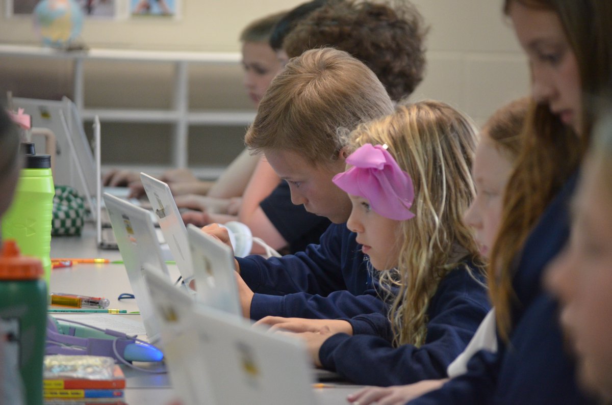 CatholicDes's tweet image. Happy National Online Learning Day! We love how tech makes education personal and fun! Have you engaged in online learning this year? Share your favorite courses or tips! Let’s inspire each other! #OnlineLearningDay #LearnTogether