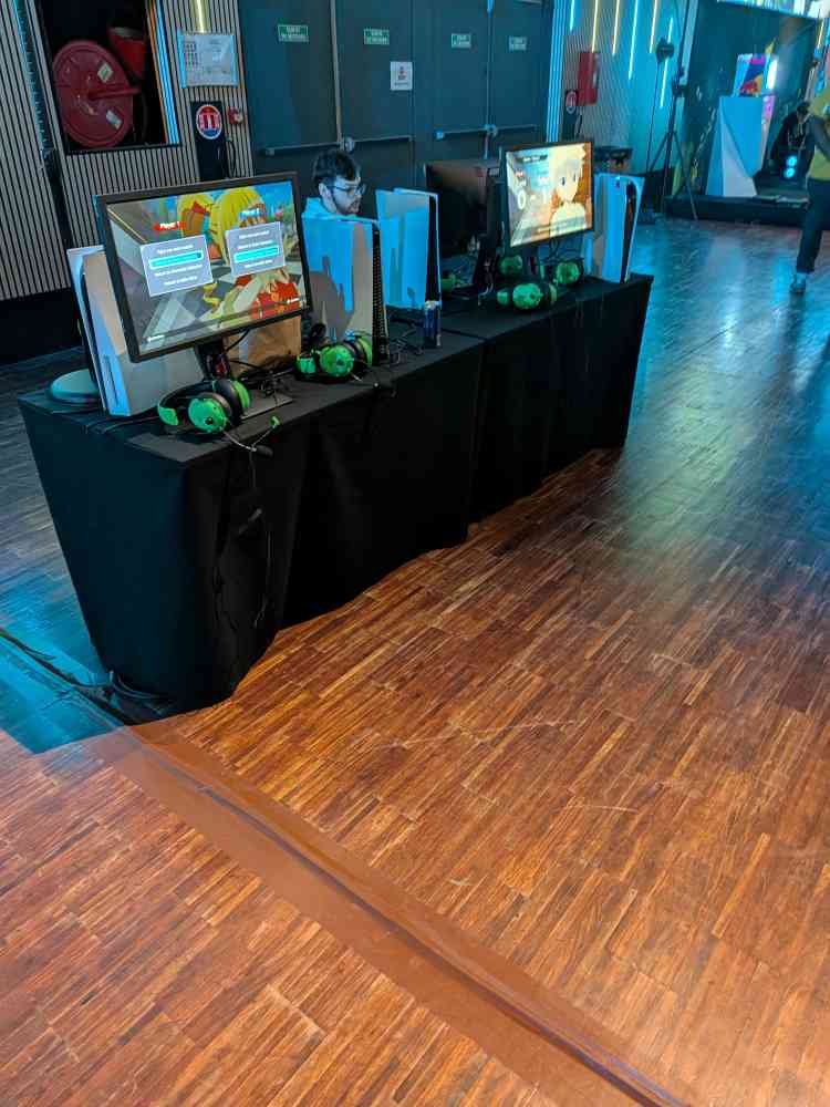 we had three setups and every single chair got stolen, nenbros are truly gods strongest soldiers