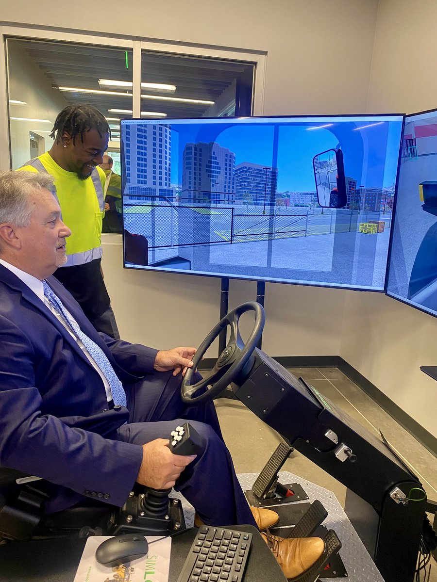 RepLedbetter's tweet image. Big things are happening at @CalhounCollege!
I enjoyed being on campus to cut the ribbon on the new Advanced Technology Center. From aerospace to advanced manufacturing to CDL training, this facility will power North Alabama’s workforce pipeline for decades to come.