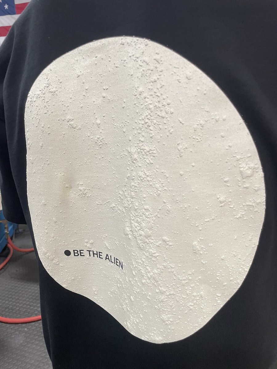 Sent our first round of merch to founders last week 

<a href="/imkaiarhodes/">Kaia Rhodes</a> absolutely cooked with making these, would highly recommend <a href="/AnatarHQ/">Anatar</a> (support start ups!) for company merch