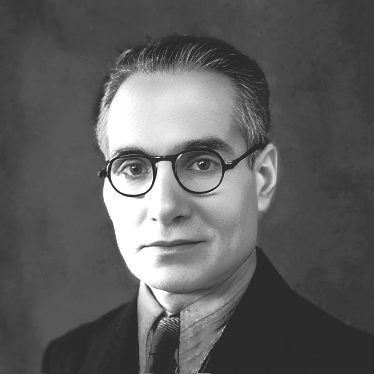 احمد کسروی : "باور بفرمایید این داستان ملاها امروز گرفتاری بزرگی است و اگر آن را سرسری بگیرید و با آنها مماشات کنید، روزی خواهد رسید که اینان ایران را به پهنه نابودی کشند." #تاریخ