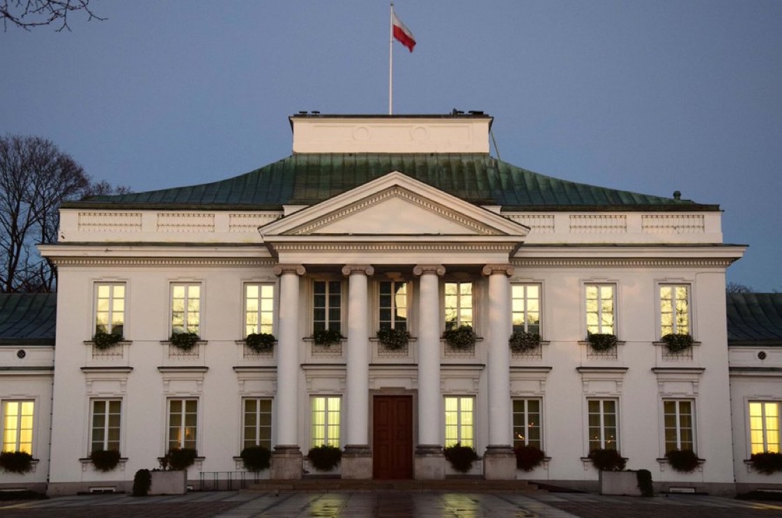 🚨#SONDAKİKA

Polonya Devlet Koruma Servisi, Polonya hükümet binası ve Belvedere Sarayı üzerinde uçan bir insansız hava aracını etkisiz hale getirdi.