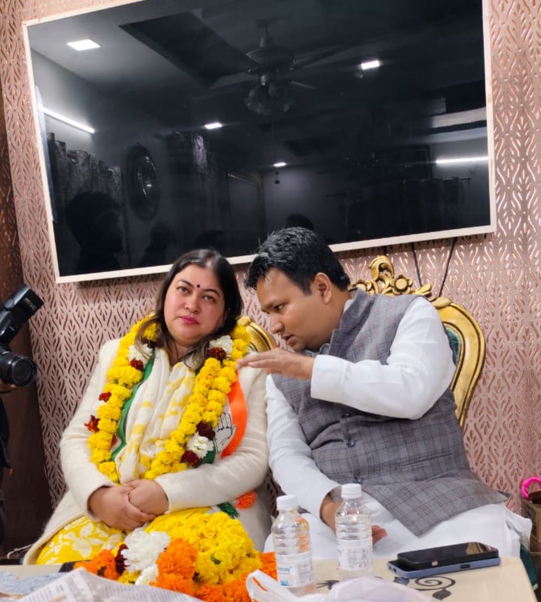 दिल्ली विश्वविद्यालय में पढ़ाई के दौरान बीस वर्ष पूर्व NSUI छात्र लीडर के तौर पर आपसे मुलाकात हुई और आज आप छात्र राजनीति से लेकर अखिल भारतीय कांग्रेस कमेटी की प्रवक्ता तक की जिम्मेदारियों में हमेशा पार्टी के झंडे को बुलंद करती हुईं आ रहीं हैं । DUSU चुनाव 2005 में जो पार्टी के