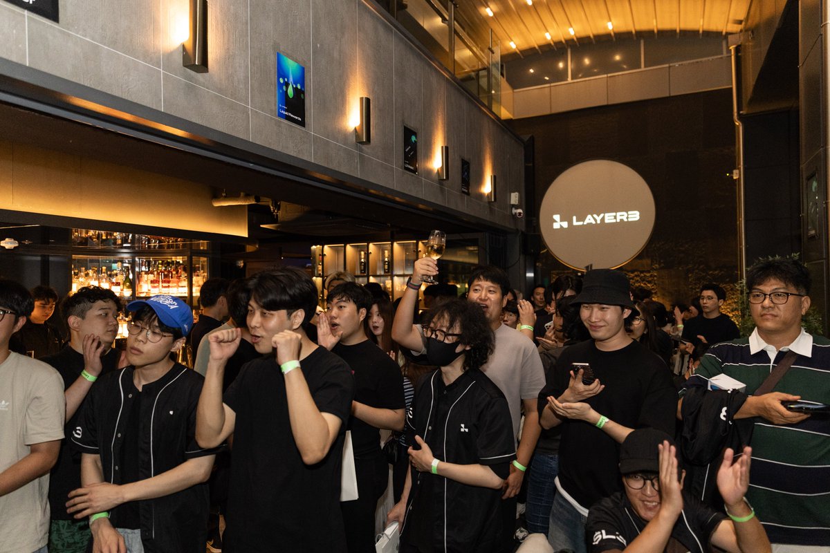 layer3xyz's tweet image. We hosted a rooftop happy hour, connecting with over a hundred users and Layer3 community members in person.