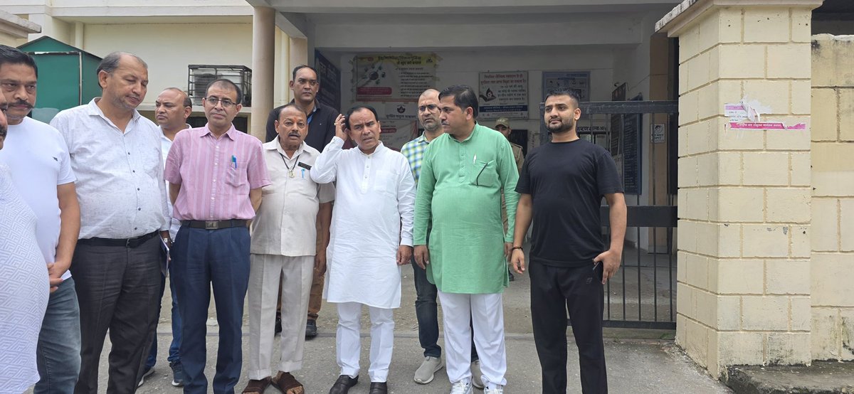Akshaybjpuk's tweet photo. आज माननीय कैबिनेट मंत्री श्री @drdhansinghuk जी और माननीय जिला अध्यक्ष श्री मीता सिंह जी ने सामुदायिक स्वास्थ्य केंद्र सहसपुर का निरीक्षण किया। इस दौरान उनके साथ उपस्थित रहा। https://t.co/QHMSLK6y2g