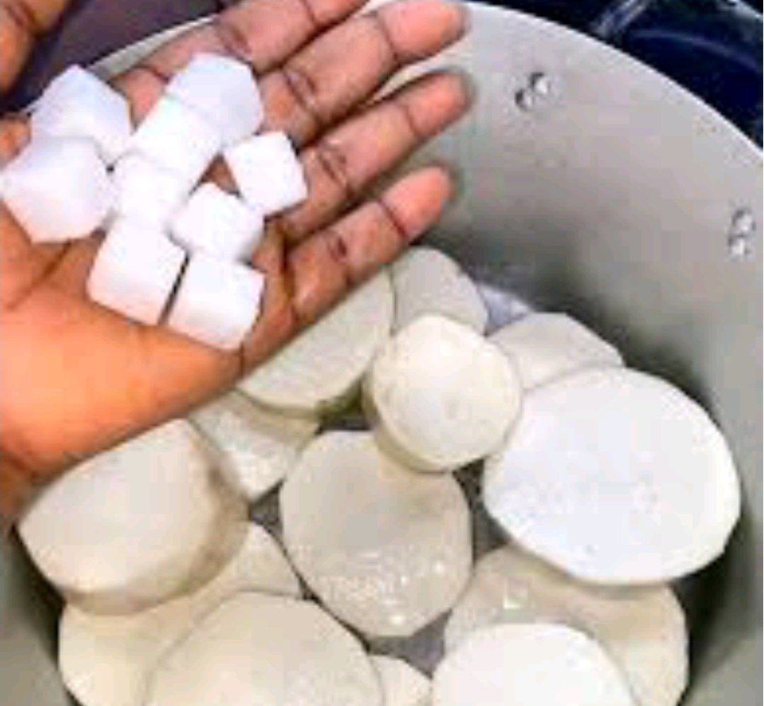 mooeayz's tweet image. Una dey add sugar to yam??😳😱
As if adding it to beans is not enough.. you guys are now adding it to yam😭😭