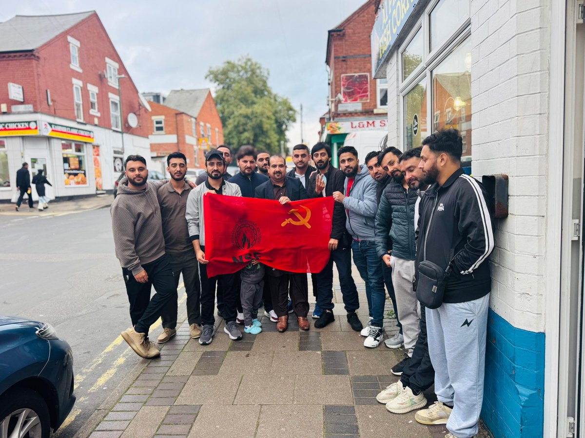 جموں کشمیر نیشنل سٹوڈنٹس فیڈریشن کے مرکزی کنونشن کی تیاریوں کے سلسلے میں یو کے برانچ کا اجلاس کے بعد گروپ فوٹو ۔
#علم_جدوجہد_فتح
#انتفادہ_جموں_کشمیر_کنونشن