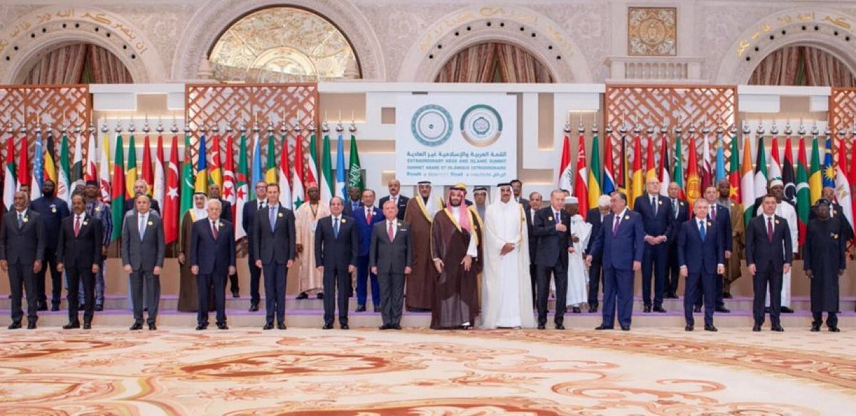 57 Müslüman Ülke

Kâğıt Üzerinde Dev, Gerçekte Sessiz!

🌍 Dünya topraklarının %28’ine sahipler

👥 2 milyar insanı yönetiyorlar

💰 Küresel petrol rezervlerinin %70’i ellerinde

⚓ Dünya deniz ticaret yollarının %40’ı topraklarından geçiyor

✈️ On binlerce savaş uçağı ve