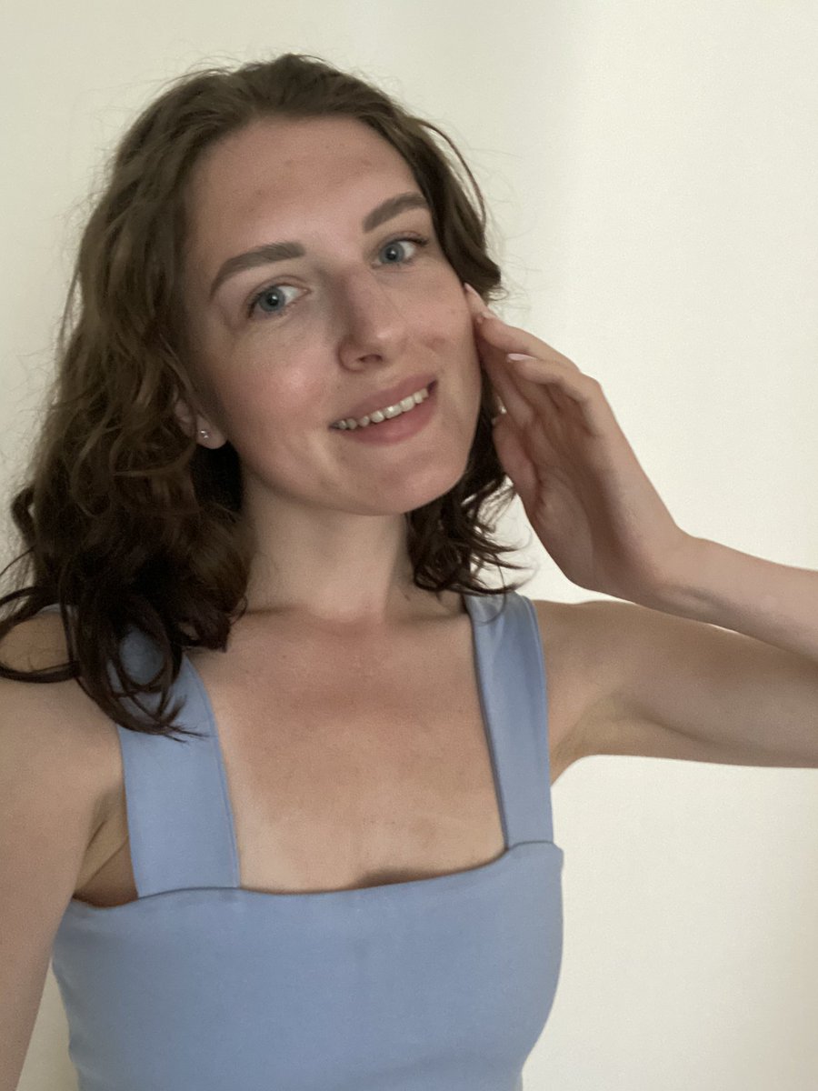 11 класс/сейчас 

Весь 11 класс я неприлично много пила , и я очень рада, что сейчас в моей жизни нет алкоголя