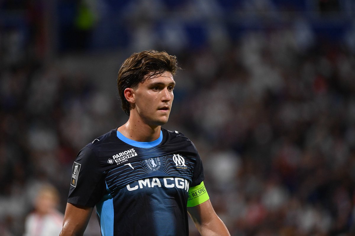 ActuFoot_'s tweet image. 🚨 Leonardo Balerdi 🇦🇷 : « Mbappé le meilleur joueur du monde ?

𝗣𝗢𝗨𝗥 𝗠𝗢𝗜, 𝗧𝗔𝗡𝗧 𝗤𝗨𝗘 𝗠𝗘𝗦𝗦𝗜 𝗡’𝗔𝗥𝗥𝗘̂𝗧𝗘 𝗣𝗔𝗦 𝗗𝗘 𝗝𝗢𝗨𝗘𝗥 𝗔𝗨 𝗙𝗢𝗢𝗧, 𝗣𝗘𝗥𝗦𝗢𝗡𝗡𝗘 𝗡’𝗘𝗦𝗧 𝗠𝗘𝗜𝗟𝗟𝗘𝗨𝗥. » 🐐

🎙️ conf. de presse