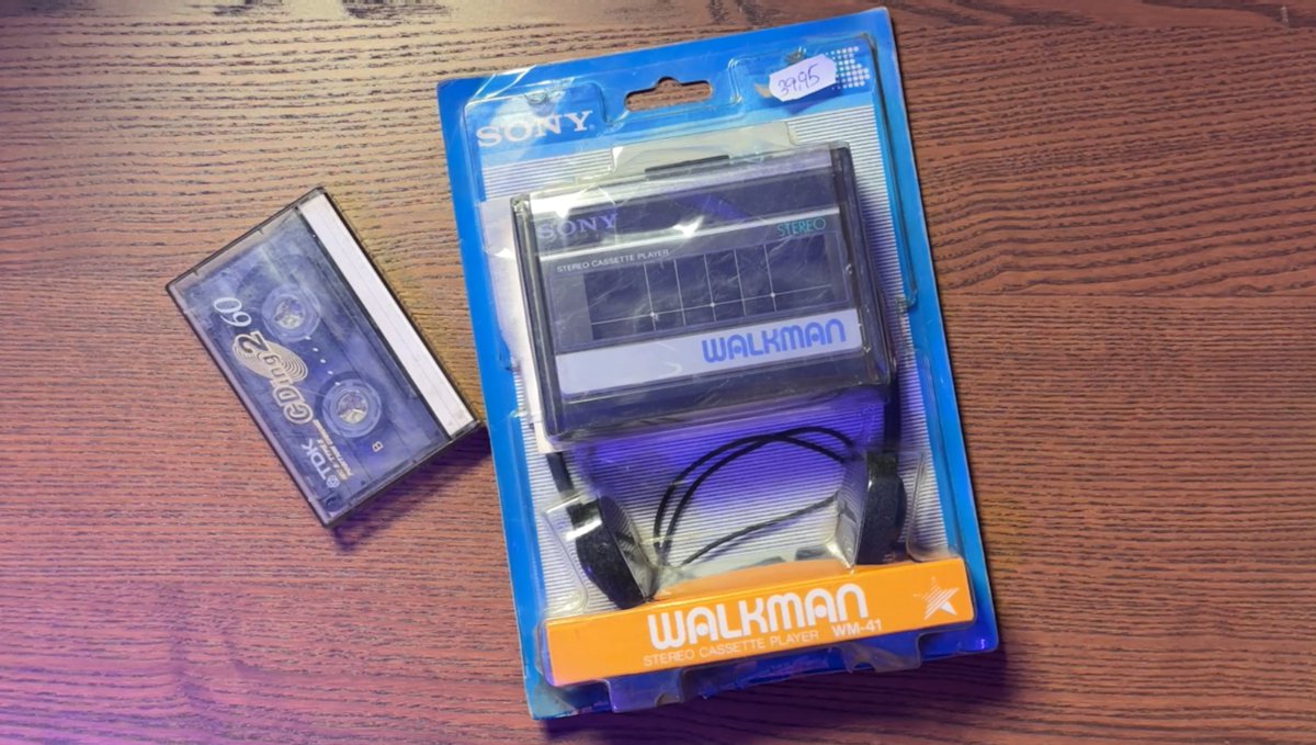 EN DIRECTO!! Hoy vamos a hacer un UNBOXING de algo muy especial: un SONY WALKMAN WM-41 de 1987!! No te lo pierdas!

twitch.tv/jorge2d

#Jorge2D