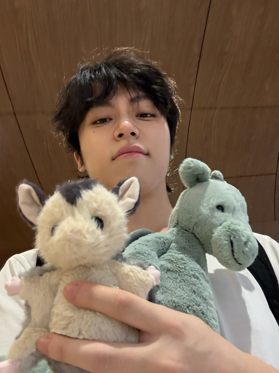 zezehihihey (@zezehellohi) on Twitter photo 