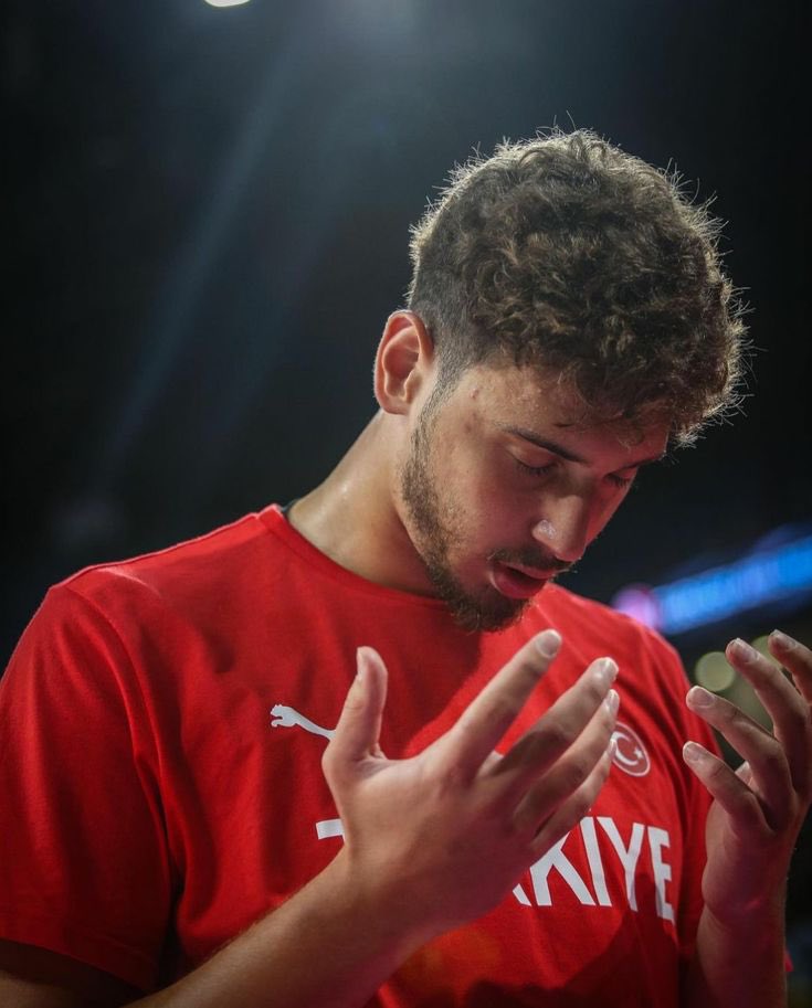 Kusu_Ebabila_'s tweet image. Küpe takmıyorlar, LGBT’li sapıkları savunmuyor ve Allaha dua ediyorlardı, canları sağ olsun emeğinize sağlık gönüllerin şampiyonu 

 #12DEVADAM