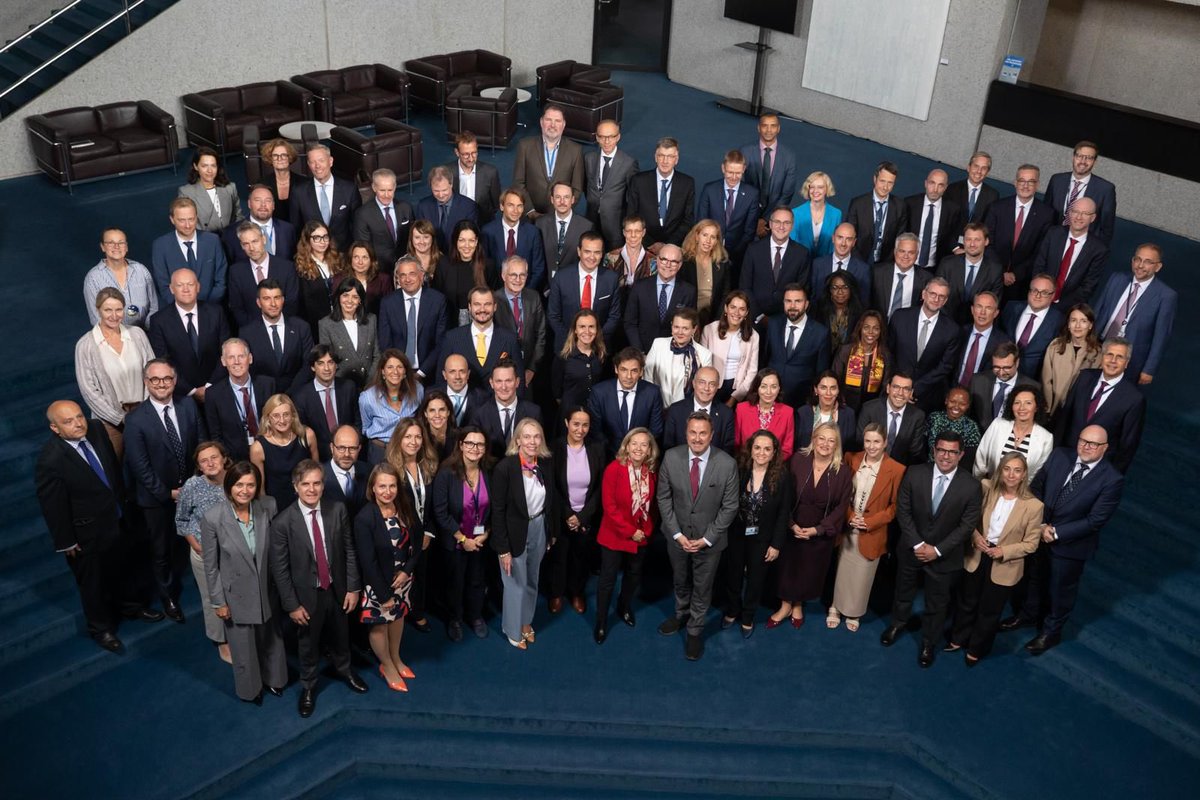 NadiaCalvino's tweet photo. Great exchange with Heads of @EIB Group offices in the 27 EU Member states &amp; around the world

These teams are our eyes &amp; ears on the ground, representing what we stand for.

They nurture partnerships, support project implementation &amp; promote 🇪🇺 values globally.

#Dreamteam🧠❤️💪🏼 https://t.co/LLDihCvj3a