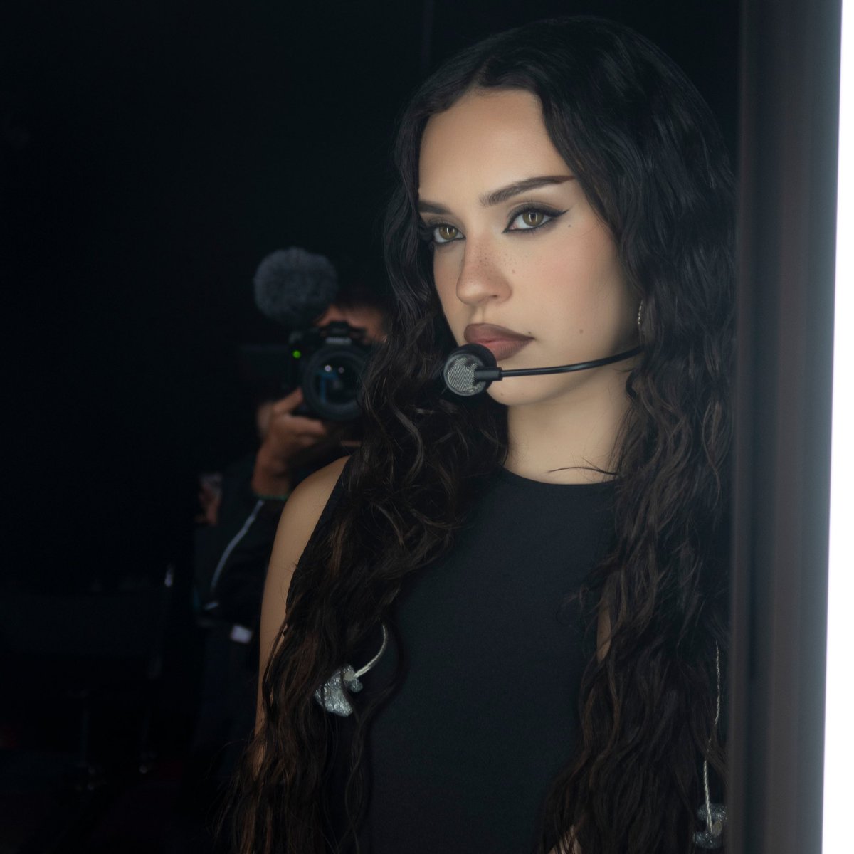 👀