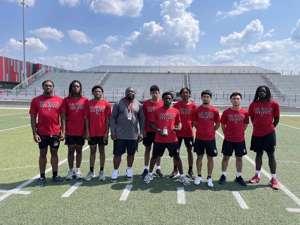 Coachallen46AB's tweet photo. We used last Friday to grow as a unit. Such a great group of young men. Be the coffee bean! #Mudita https://t.co/2W92178yQP