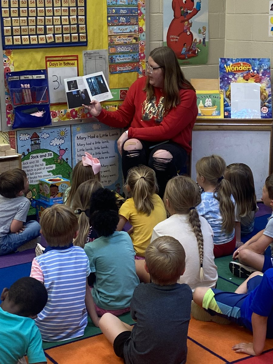 mindistout's tweet image. Harlee wants to be a teacher and has the opportunity to intern for 100 hrs. Thank you Mr. Hollis &amp;amp; Ms. Nikki for allowing her this experience! 
@MyrtleCenter