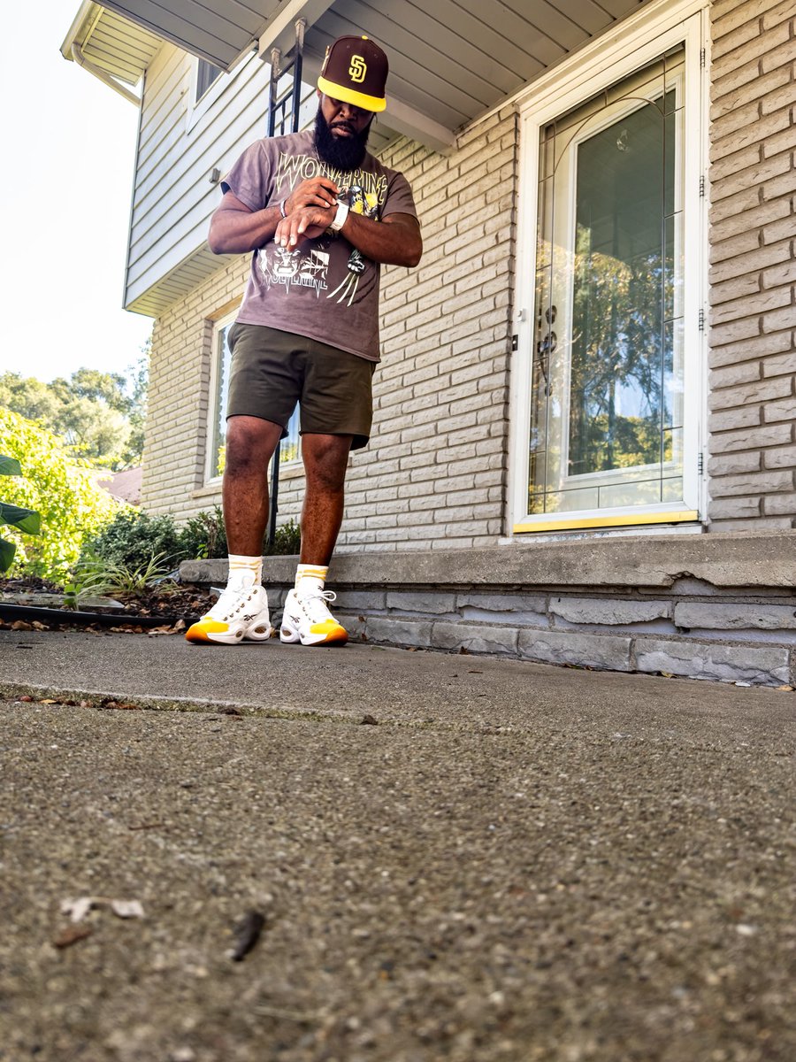Sneaker_Cowboy's tweet photo. Def had to get out and enjoy this weather #kotd #kickcheck #snkrs #snkrsliveheatingup #shoessofresh #yoursneakersaredope #snkrskickcheck #wearyoursneakers #reebok #iphonephotography https://t.co/x2kFyq7F20