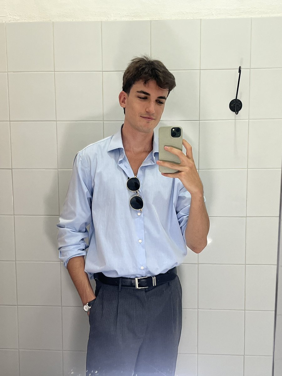 heylluis's tweet photo. Siempre pijillo, nunca Cayetano. Mis alumnos no se merecen malos outfits https://t.co/MJMkH2aNOA