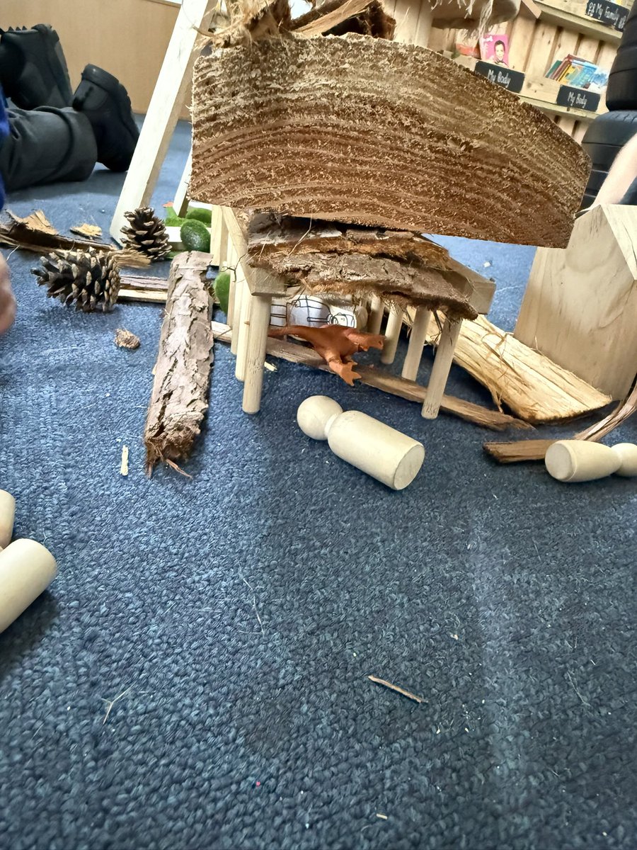 FlushdykeClass1's tweet photo. Lots of small world fun today! 🌟 Children have enjoyed using different resources to make Nibbles the mouse a fantastic house! https://t.co/5Obcmi1L3K