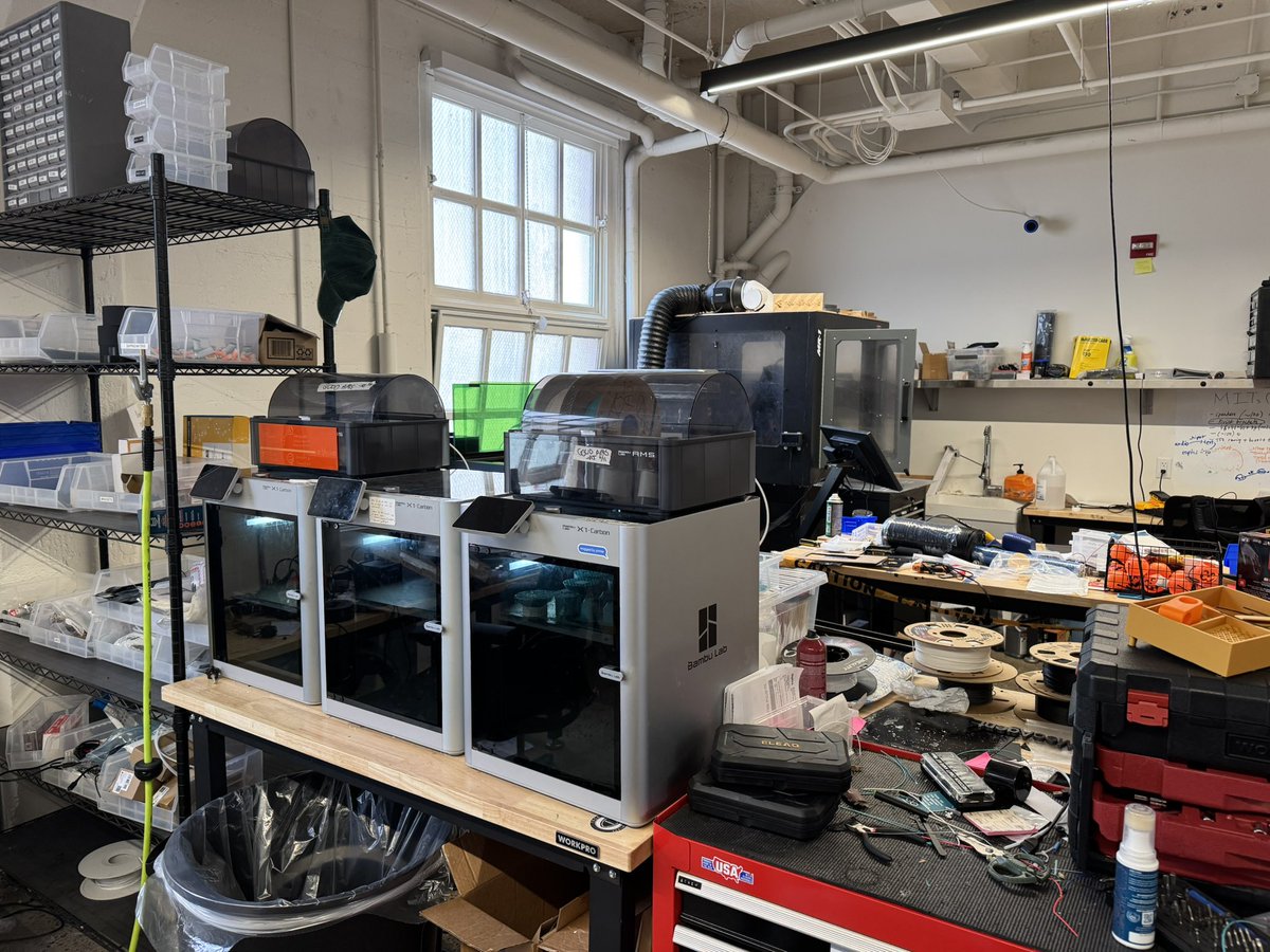 hthieblot's tweet image. Hardware is having its ChatGPT moment. We turned 20k sq ft into a hardware hangar @fdotinc 

Inviting 40 early teams for 5 weeks (Oct 1–Nov 7):
• Full lab (3D printers, Pis, Jetsons)
• Office hours w/ me
• Demo Day + $1M+ investing
Reply w/ your idea &amp;amp; apply in comments.