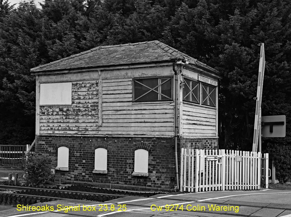 ColinWareing1's tweet image. Something a bit different, Shireoaks Station signal box. 
#signalbox #Shireoaks #Railwayinfrastructutre @RailwayMagazine @RailwayMagazine @PaulMBigland  @Guard_Amos @BrianNe08342467 @railwaysillus #reduntant #oldtech
