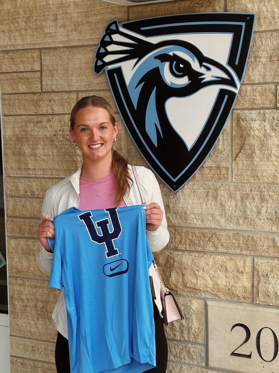 Had a blast at <a href="/UpperIowa/">UpperIowa</a>, I loved touring your campus and meeting everybody! Thank you for the invite <a href="/UIU_Volleyball/">Upper Iowa Volleyball</a> And Coach Deitz!