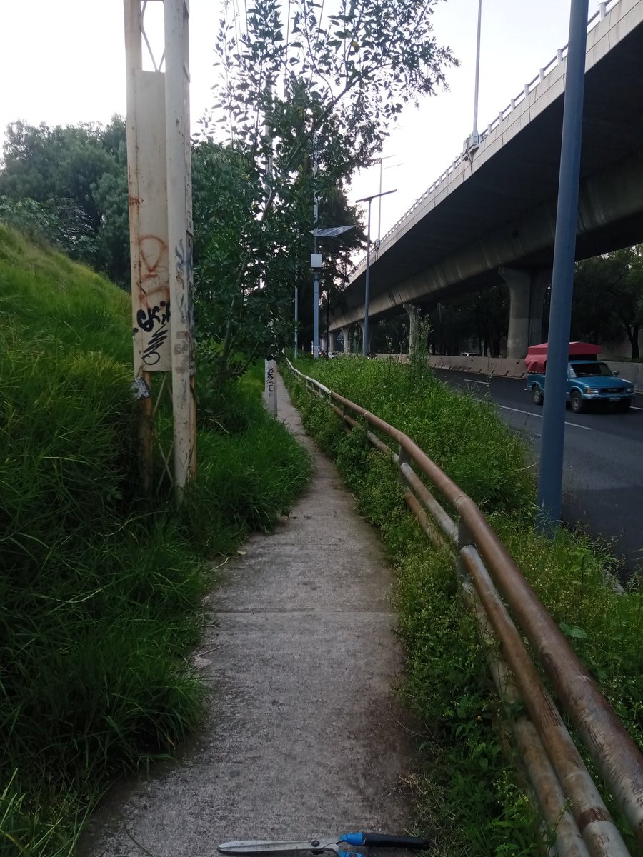 AhmedTSaab's tweet photo. @CAPUFE Gracias, porque se torna peligroso tener piedras en la autopista y más en días lluviosos, así mismo reportar la poda del andador qué está en el kilómetro 20 +800 al kilómetro 21 https://t.co/94NtK0L6E6
