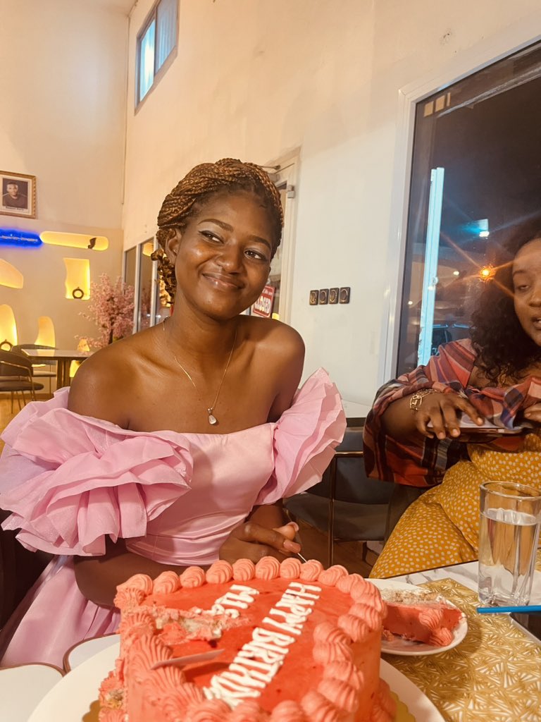 ReineYombo's tweet image. Yesterday was my turnover and I got one of the most wonderful days🥰🥰

#birthdayvibes