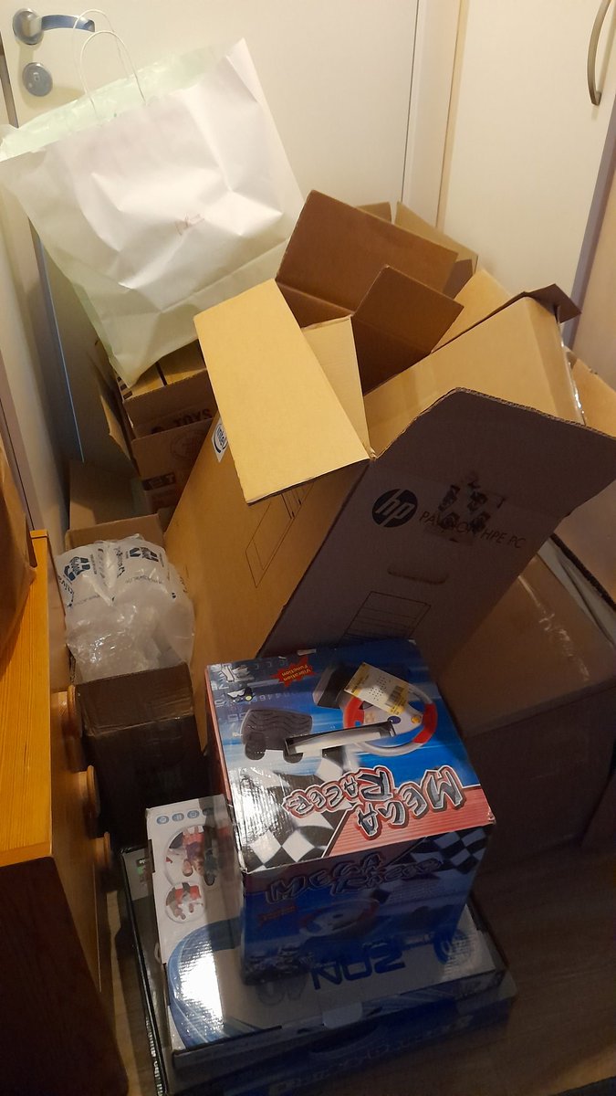 SwedishGamester's tweet image. I have cleared out most of the #boxes that was in my #storage and they are now in my #hallway! So this is a #GoodOpportunity to go through all my #stuff and see if there's something I can throw away! Only problem is; I'm blocking off the doors to the #bathroom and my #bedroom! 😅