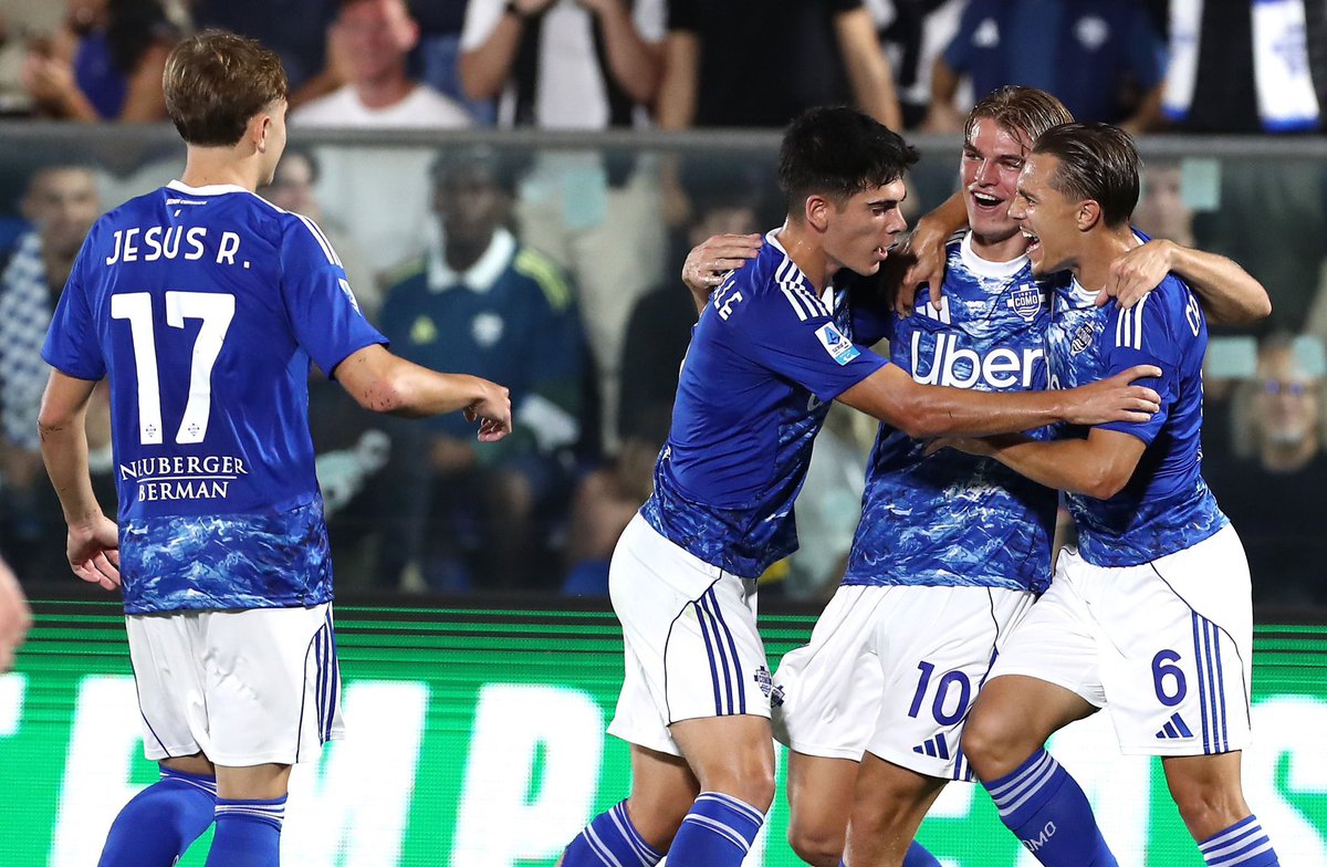 FabrizioRomano's tweet image. 🔵⚪️🇦🇷 Nico Páz receives Rising Star of the Month Award… and then scored a super goal for Como.

Second gem of the season, two goals in Serie A so far…

…and Real Madrid preparing to welcome him back in 2026, as revealed. 🤍👀