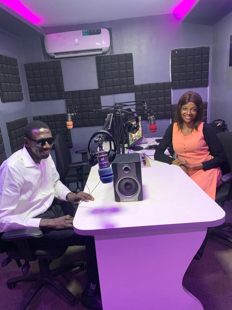 BsideFMBenin's tweet photo. ON AIR W/ @yuwa_dvibes x @Frankgbale

It's #TranslationMonday✍️

Translate to English;

"Dey with me, nor be press me die😏, life na brain brain."

#hearit #feelit
#IkuvbeOgieshow https://t.co/HRgAXIl0pV