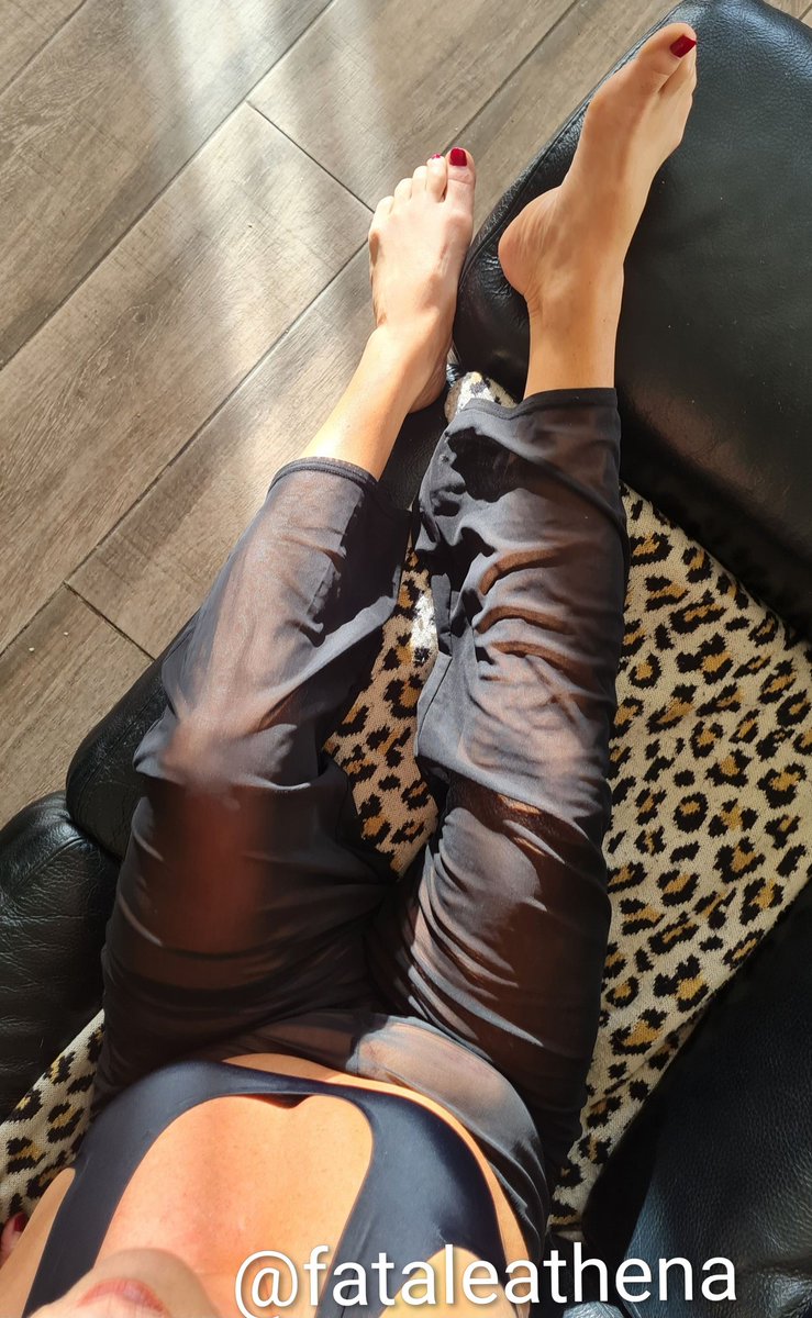 fataleathena's tweet photo. Au sol.
À ta place 👣🐶
Come👇
Sers ❤️🔁
👑#FataleAthena
#YourQueenFeetAddiction
#DominationSuprême #braincontrol #Divinefeet
@Brun0Parent
@rtfeetslave1 @adults_RT @rt_feet @iii9974 @Slaveng1
@FeetHunter6 @Jeansniffeur @footslavepig @khemjette @rtslave42
@user385u @FootParadiseRT
@AntoRT34 @RTLovingFeet
@Footworship25 @dommes_rt
@IPayLadiesToWa1