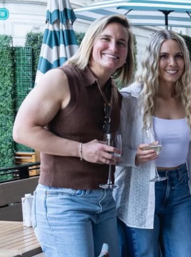 bedtimesnacks35's tweet image. Yeah, we're getting gold.