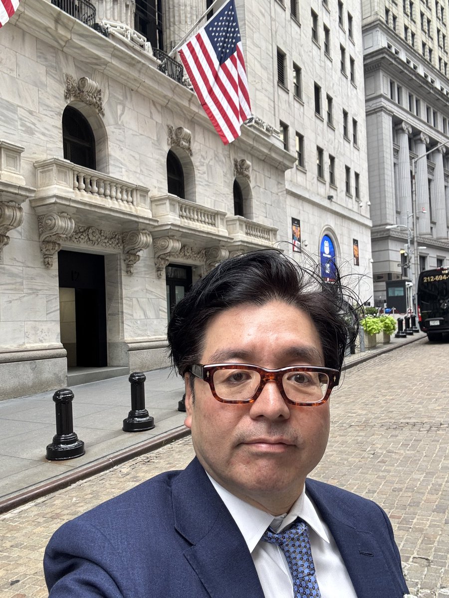 Looking forward to celebrating Fundstrat 11th birthday 🎂 🎉🎁 on  @CNBCClosingBell at 3:30pm ET @TheDomino @fs_insight @FundstratCap @BitMNR  $GRNY $BMNR