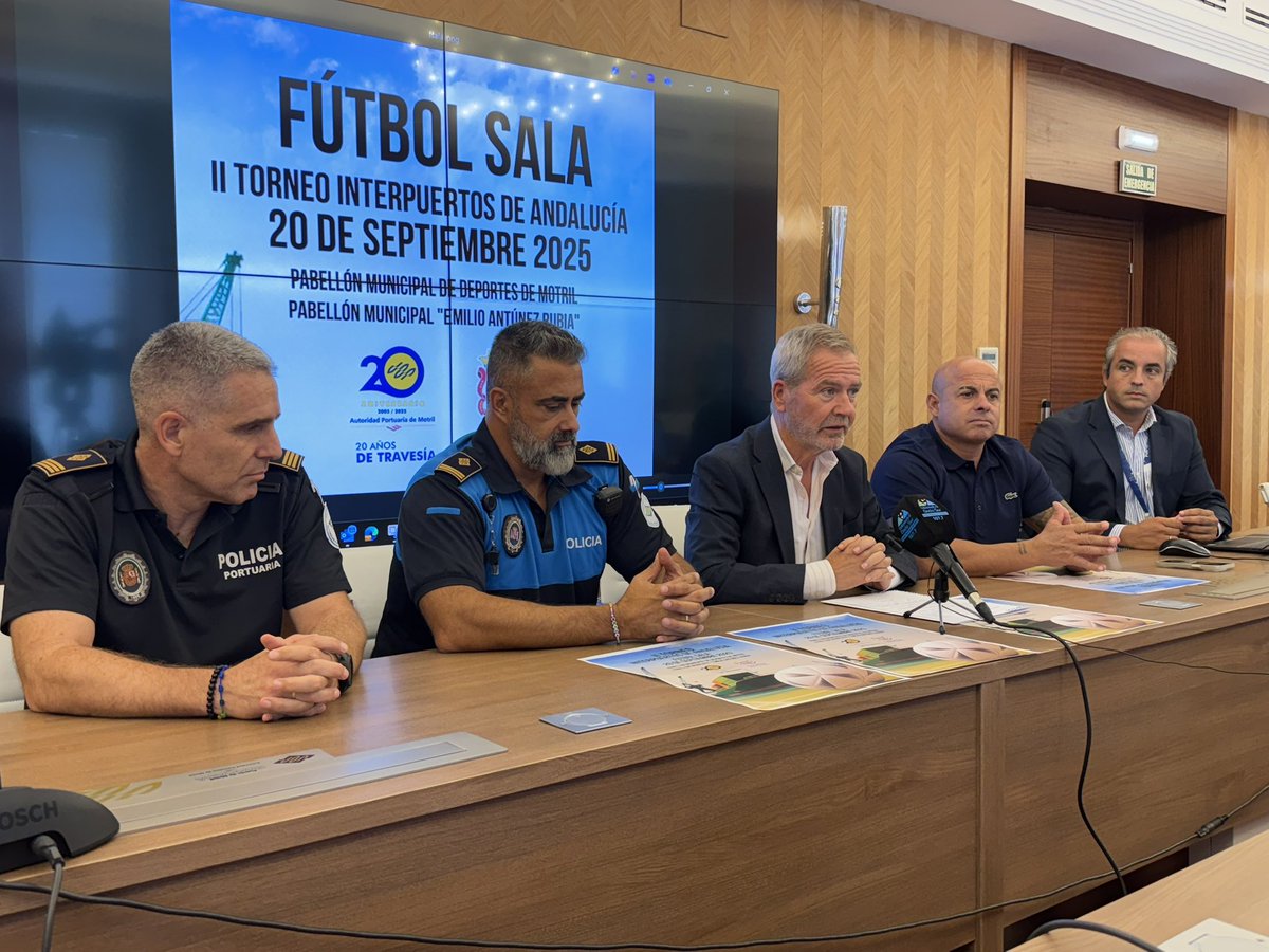Motril acoge el II Torneo Interpuertos de Fútbol Sala en el que se dan cita las siete autoridades portuarias de Andalucía además de Ceuta y Melilla. 
Colabora: Ayuntamiento de Motril
#20AniversarioAPM