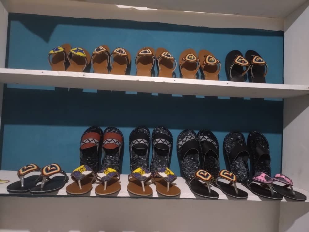 Yesi_Rwanda's tweet photo. The #YESICreativeHub is in its trial phase — yet young people are already innovating! From crafting unique shoes to building vital skills, they’re shaping brighter futures.
Support or learn more: ☎️(+250) 783970189 / (+250) 787176137.
#YouthInnovation
@UNDP_Rwanda @jnabdallah https://t.co/zxpzkexTyU