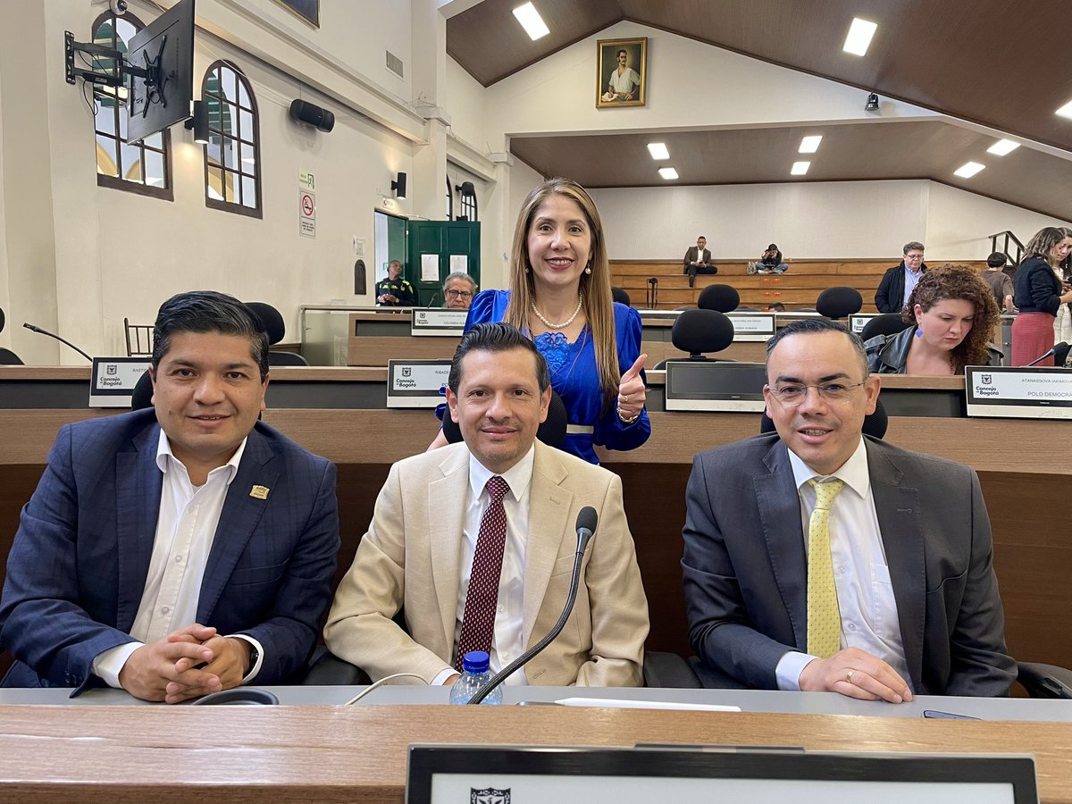 Fabián Puentes (@fapuentess) on Twitter photo 🙌 Hoy en el <a href="/ConcejoDeBogota/">Concejo de Bogotá</a> recibimos con mucha alegría la visita del Senador <a href="/carlos_guevara/">Carlos Edo Guevara</a> y de la Edilesa de Engativá <a href="/LinaPinzonAr/">Lina Pinzón Arias</a>.
Un encuentro que nos motiva a seguir trabajando unidos por Bogotá🏙️ 🙌 Hoy en el <a href="/ConcejoDeBogota/">Concejo de Bogotá</a> recibimos con mucha alegría la visita del Senador <a href="/carlos_guevara/">Carlos Edo Guevara</a> y de la Edilesa de Engativá <a href="/LinaPinzonAr/">Lina Pinzón Arias</a>.
Un encuentro que nos motiva a seguir trabajando unidos por Bogotá🏙️