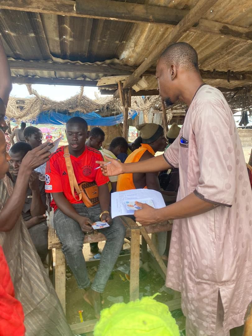 Mpodol_237's tweet photo. Dans chaque ville, chaque quartier, ils posent pierre après pierre les fondations d’un avenir solide.

Ils sont nos Bâtisseurs du Gris : femmes et hommes engagés, qui vont à la rencontre des populations, expliquent, convainquent et portent haut les valeurs que nous défendons. 

Their energy, determination, and closeness to the people make them the true framework of our victory.

Thanks to them, we are building together a Cameroon that is fairer, stronger, and more sustainable.

Thank you to all our Builders of the Grey you are the force that lifts the future.

Rejoins-nous 
https://t.co/pdo9ORn24D

Support the movement by donating or getting your campaign gear today! 
https://t.co/83zYXmZvn1