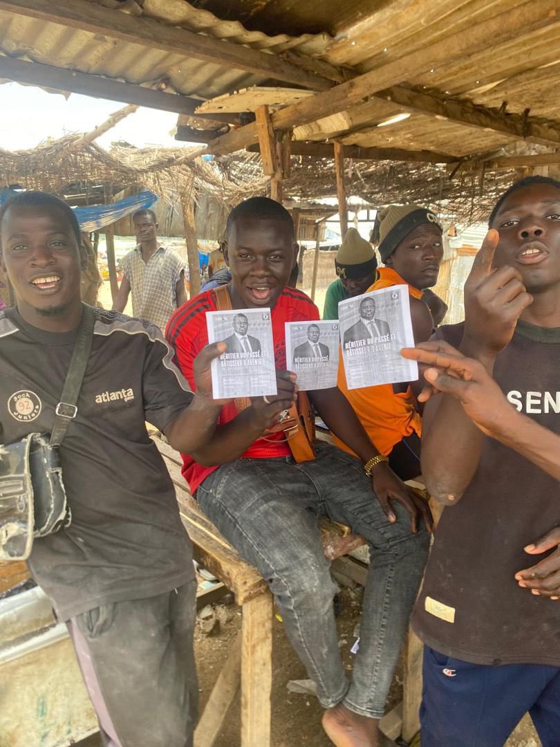 Mpodol_237's tweet photo. Dans chaque ville, chaque quartier, ils posent pierre après pierre les fondations d’un avenir solide.

Ils sont nos Bâtisseurs du Gris : femmes et hommes engagés, qui vont à la rencontre des populations, expliquent, convainquent et portent haut les valeurs que nous défendons. 

Their energy, determination, and closeness to the people make them the true framework of our victory.

Thanks to them, we are building together a Cameroon that is fairer, stronger, and more sustainable.

Thank you to all our Builders of the Grey you are the force that lifts the future.

Rejoins-nous 
https://t.co/pdo9ORn24D

Support the movement by donating or getting your campaign gear today! 
https://t.co/83zYXmZvn1